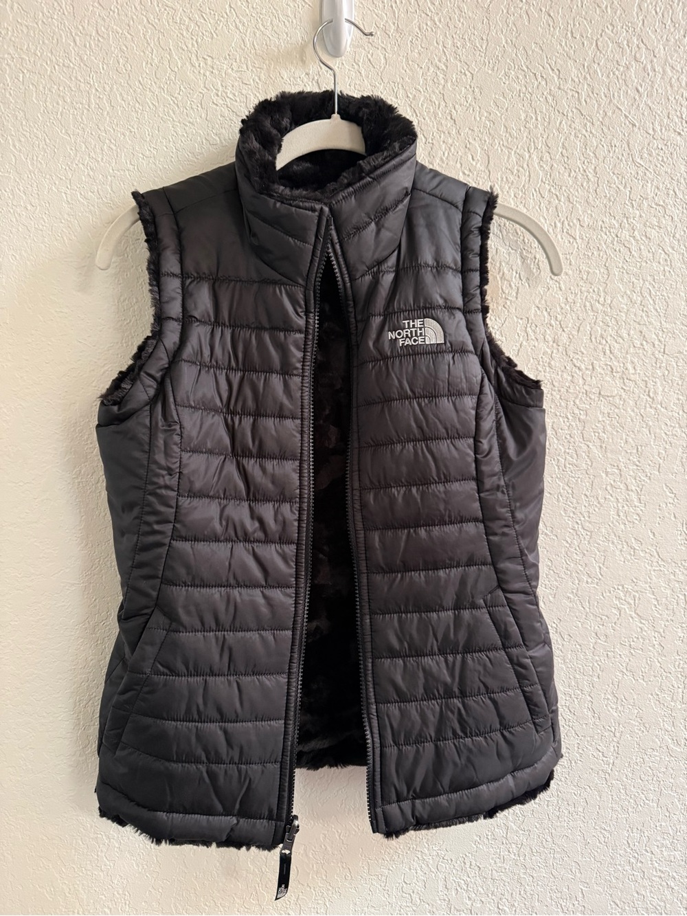 The North Face Black Quilted Faux-Fur Reversible Vest Girls Medium 10/12